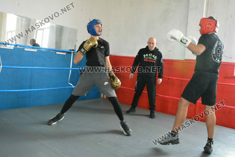 Боксов клуб „Хасково“ набира млади таланти