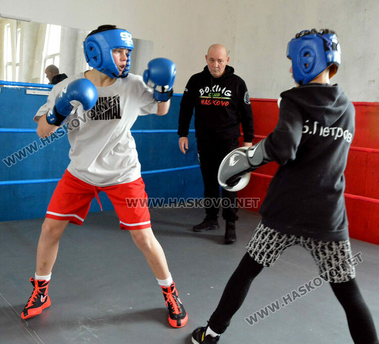 Боксов клуб „Хасково“ набира млади таланти