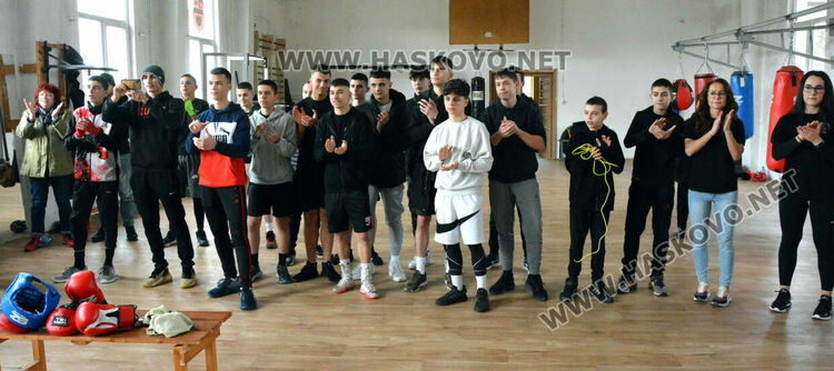 Боксов клуб „Хасково“ набира млади таланти