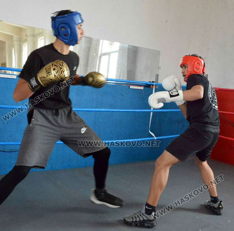 Боксов клуб „Хасково“ набира млади таланти