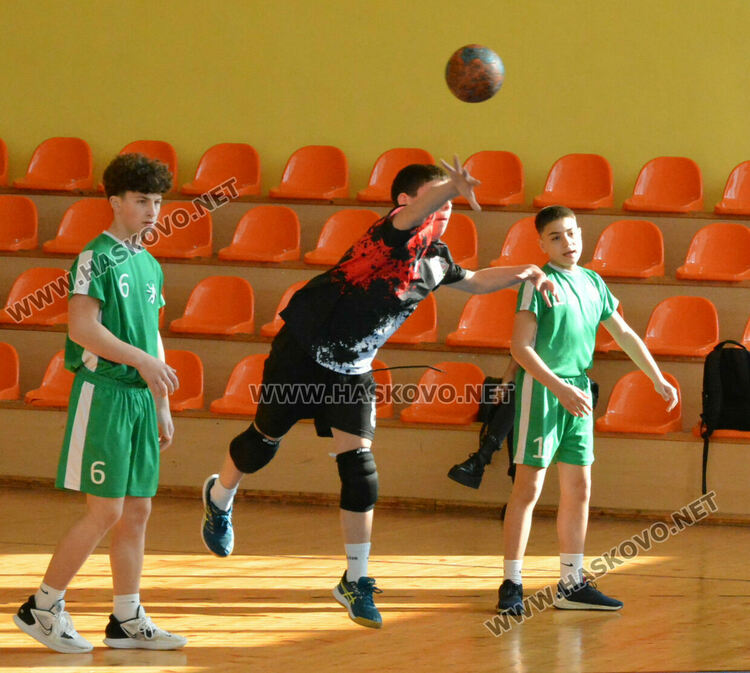 Момчетата на „Асти ‘91“ с победа и загуба в първенството