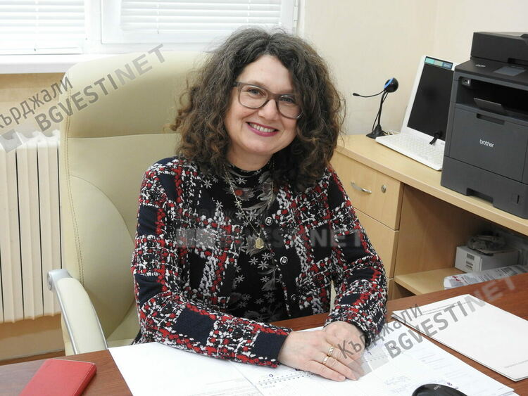 Елена Янева