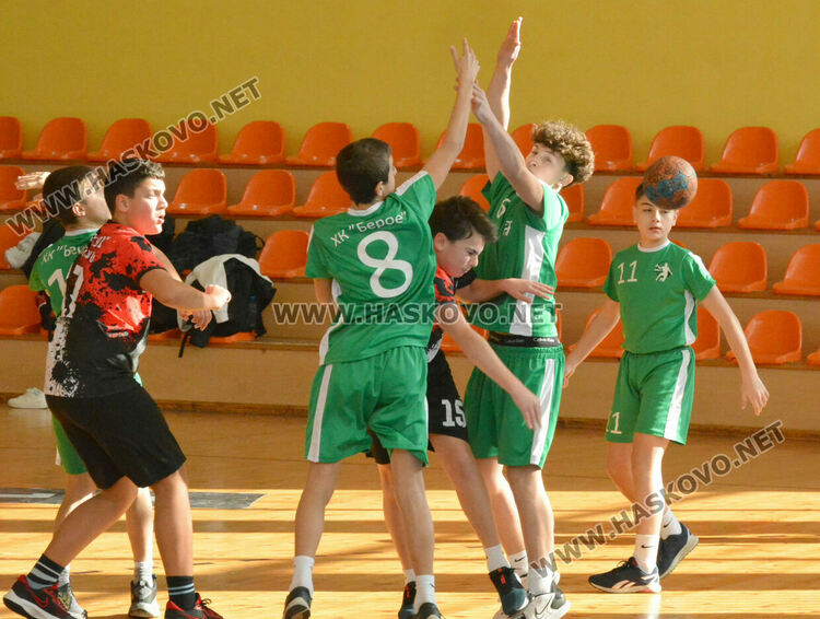 Момчетата на „Асти ‘91“ с победа и загуба в първенството