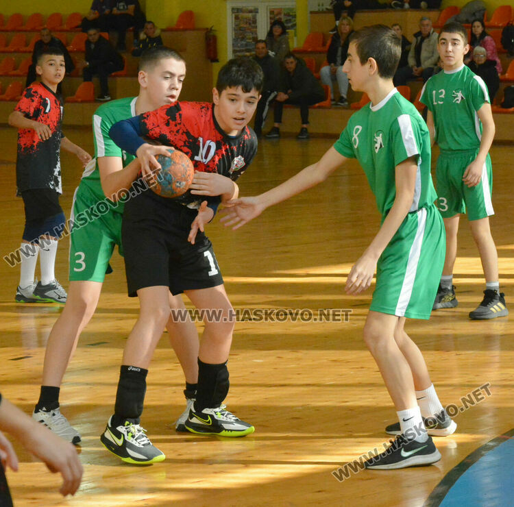 Момчетата на „Асти ‘91“ с победа и загуба в първенството