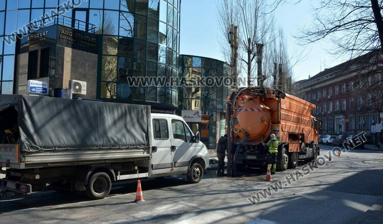 ВиК почиства  шахти профилактично