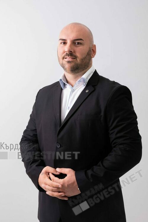 Никола Стоев