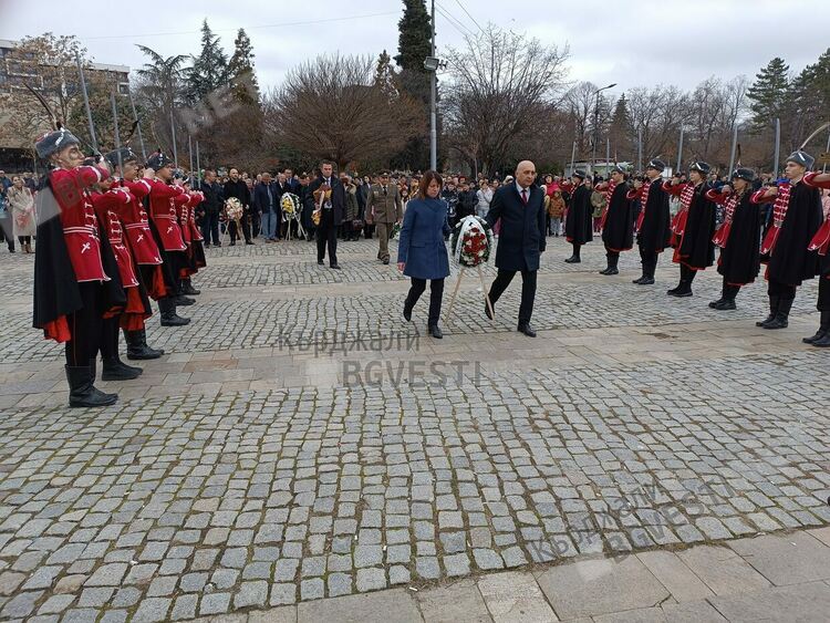 Кърджали се преклони пред Апостола, недостижимият връх на Българската свобода/снимки/