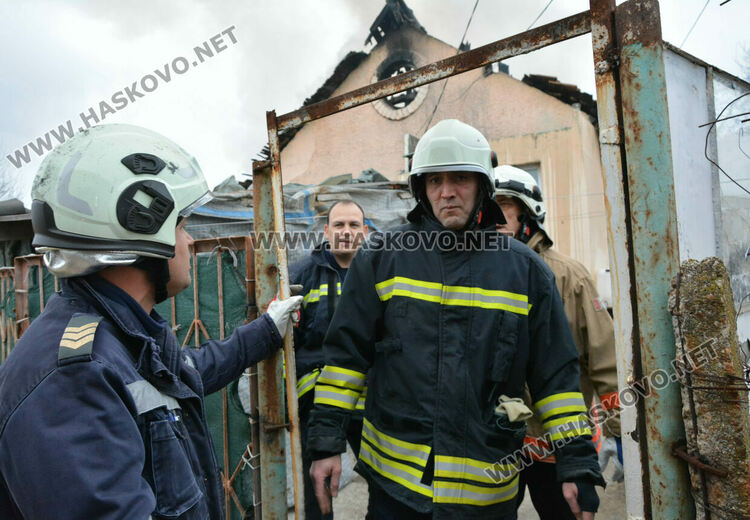 Пожар изпепели къща в Хасково 