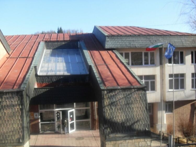 Пет училища в Смолянско получават пари за физкултурни салони