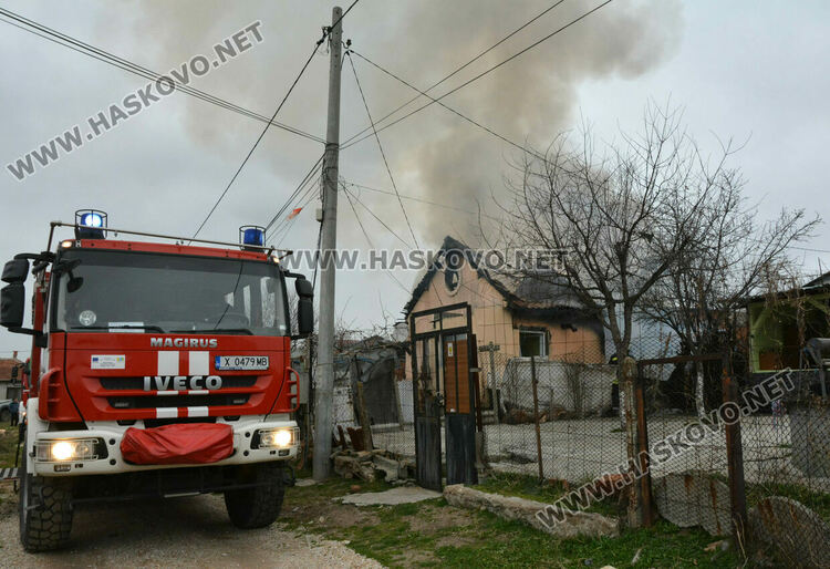 Пожар изпепели къща в Хасково 