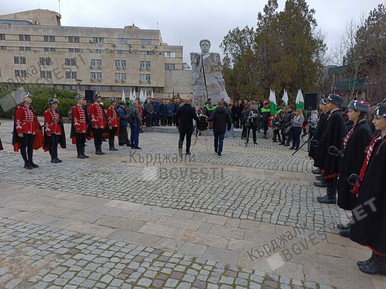 Кърджали се преклони пред Апостола, недостижимият връх на Българската свобода/снимки/