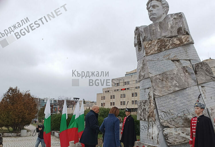 Кърджали се преклони пред Апостола, недостижимият връх на Българската свобода/снимки/