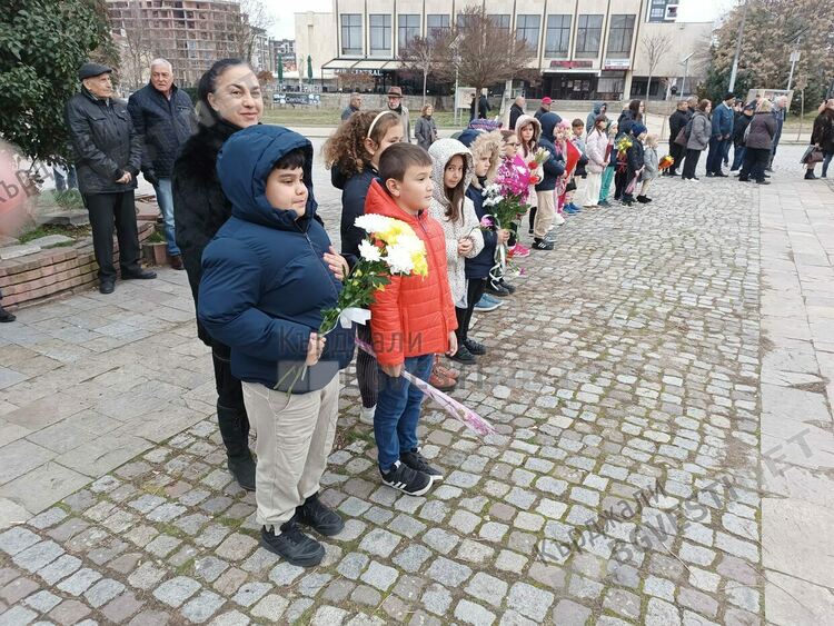 Кърджали се преклони пред Апостола, недостижимият връх на Българската свобода/снимки/