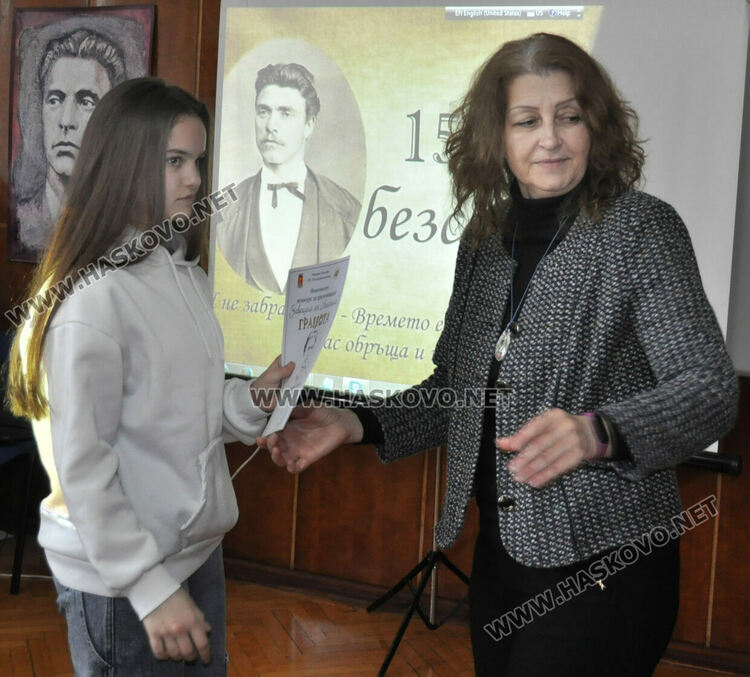 Наградиха победителите от националния конкурс „Завещано от Апостола“ за презентация и есе