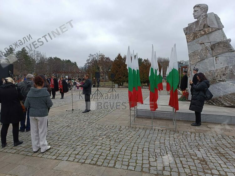 Кърджали се преклони пред Апостола, недостижимият връх на Българската свобода/снимки/