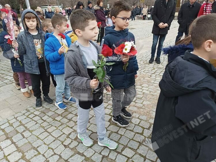 Кърджали се преклони пред Апостола, недостижимият връх на Българската свобода/снимки/