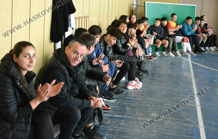 Започнаха общинските ученически игри по волейбол в Хасково