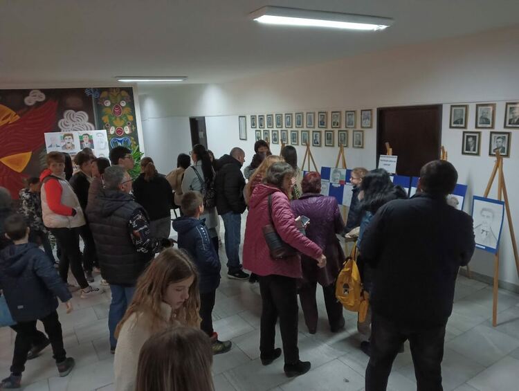Отличиха участниците в конкурса "Рисуваме лика на Левски"