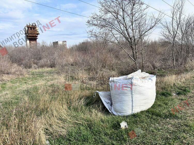 Изхвърлен чувал с неидентифицирано съдържание край Димитровград вдигна институциите на крак