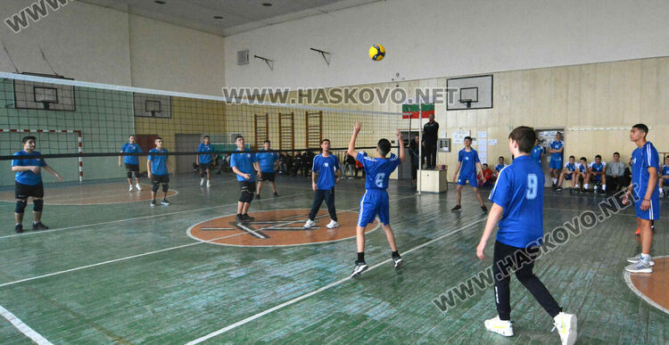 Продължават надпреварите във волейболния ученически шампионат на Хасково