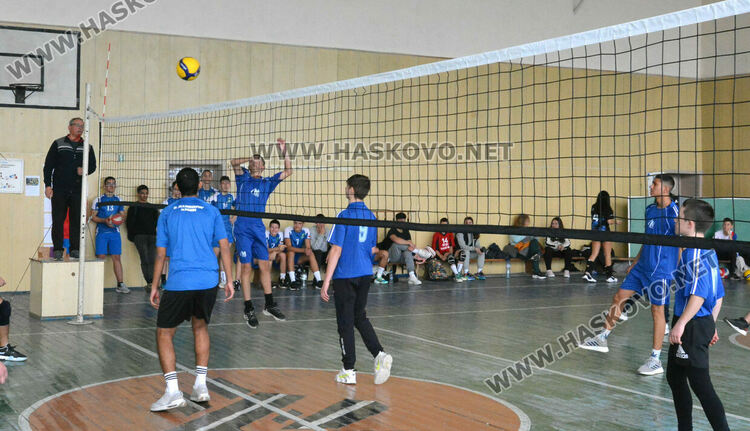 Продължават надпреварите във волейболния ученически шампионат на Хасково