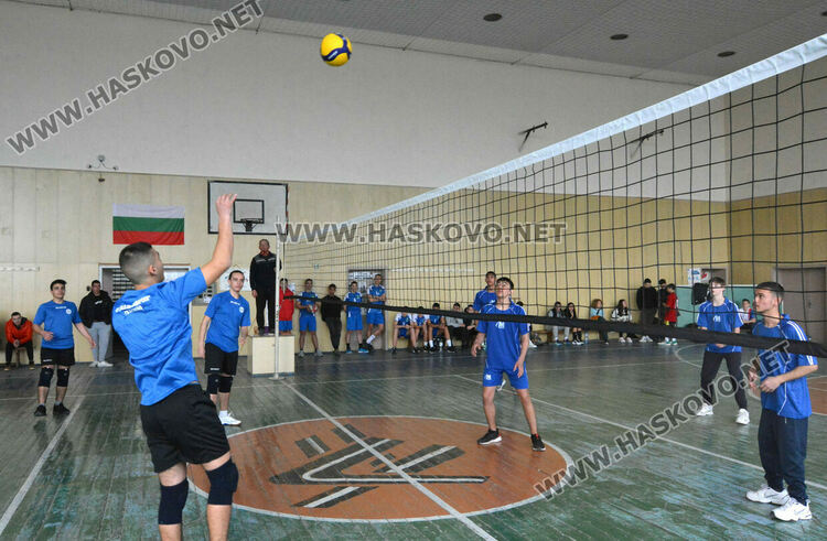 Продължават надпреварите във волейболния ученически шампионат на Хасково