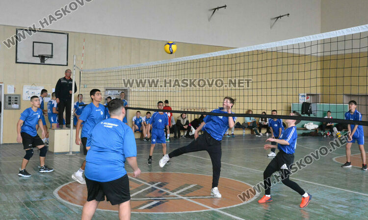 Продължават надпреварите във волейболния ученически шампионат на Хасково