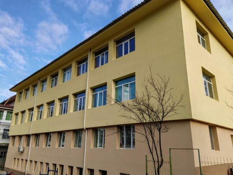 В ход са ремонтните дейности по сградите на VI СУ „Св. Св. Кирил и Методий“ и ДГ №15 „Райна Княгиня“