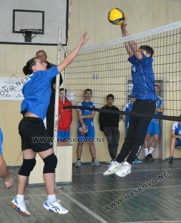 Продължават надпреварите във волейболния ученически шампионат на Хасково
