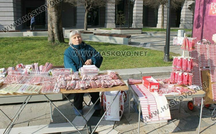 На три места в Димитровград са обособени базари за продажба на мартеници