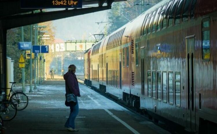 Забелязвали ли сте някога, че времето се забавя, когато пътувате на ново място, но лети, когато сте потънали в ежедневието си? Това не противоречи ли на старата поговорка „времето лети, когато се забавляваш“? Въпреки че учените са единодушни по отношение на основите на начина, по който виждаме, слушаме, мислим и планираме, възприемането на времето до голяма степен остава загадка, като липсва консенсус относно начина, по който то се обработва в мозъка.