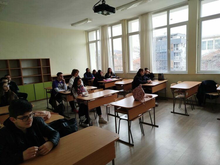 Съдия Васка Халачева с лекция пред ученици от "Паисий"