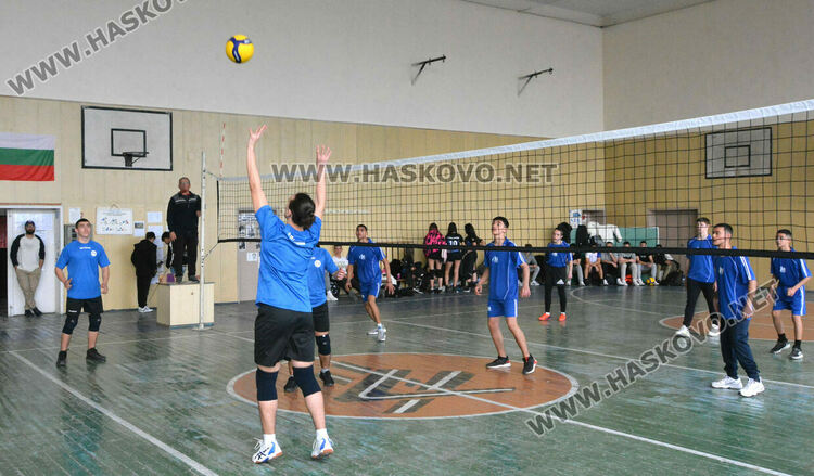 Продължават надпреварите във волейболния ученически шампионат на Хасково