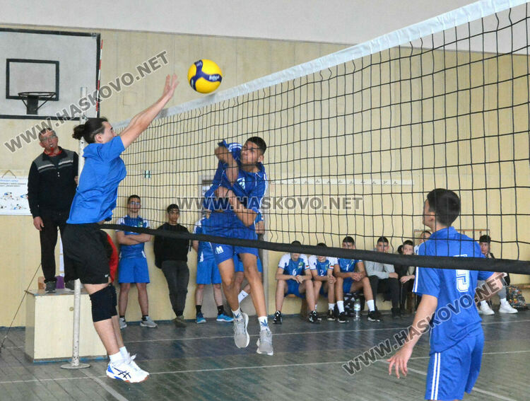 Продължават надпреварите във волейболния ученически шампионат на Хасково