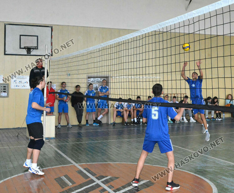 Продължават надпреварите във волейболния ученически шампионат на Хасково