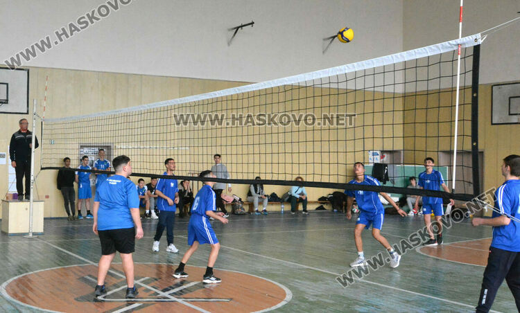 Продължават надпреварите във волейболния ученически шампионат на Хасково