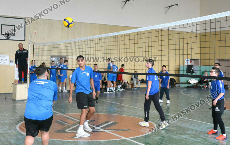 Продължават надпреварите във волейболния ученически шампионат на Хасково
