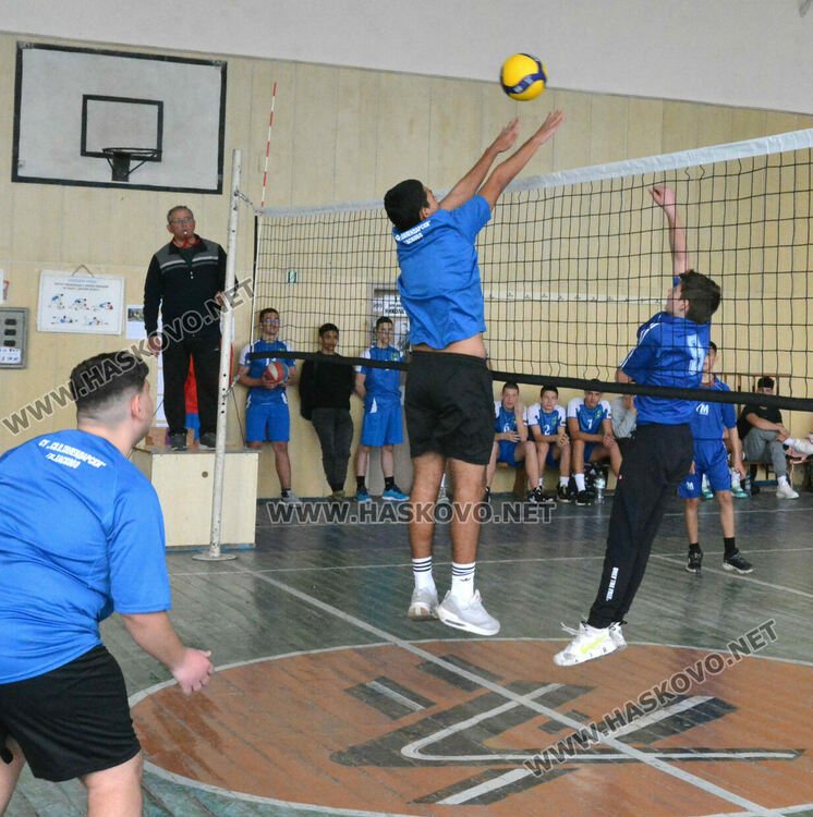 Продължават надпреварите във волейболния ученически шампионат на Хасково