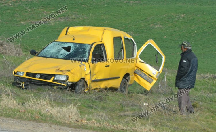 Задържаха пияния водач без книжка, катастрофирал с откраднатата кола