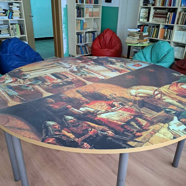 Цитати на велики българи, отпечатани на чинове, вдъхновяват учениците в СУ "Св. Климент Охридски" 