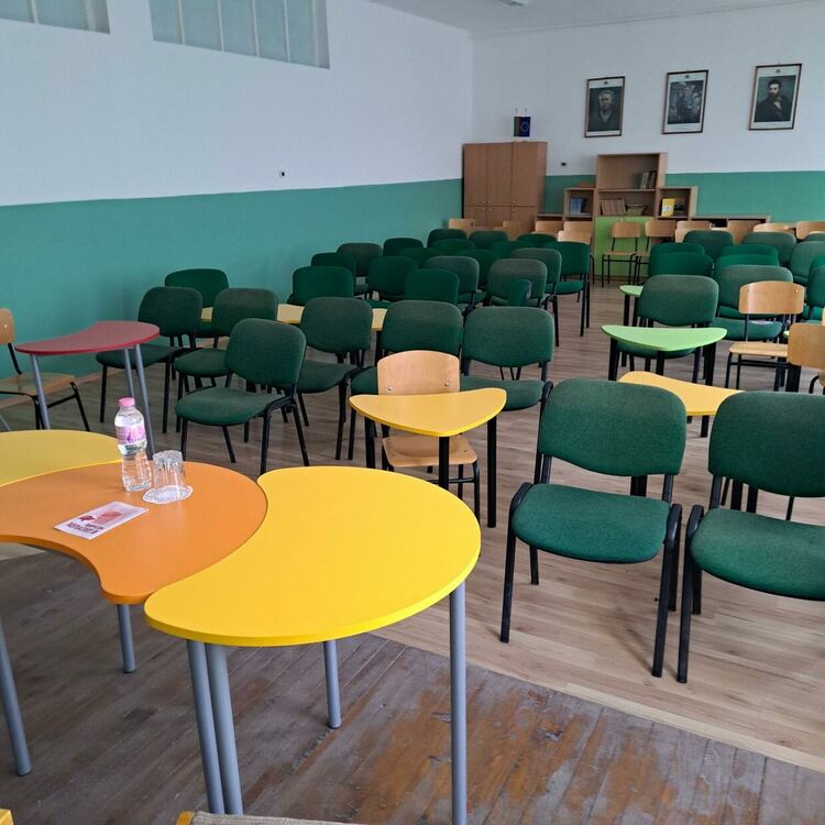 Цитати на велики българи, отпечатани на чинове, вдъхновяват учениците в СУ "Св. Климент Охридски" 