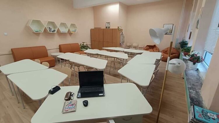 Цитати на велики българи, отпечатани на чинове, вдъхновяват учениците в СУ "Св. Климент Охридски" 