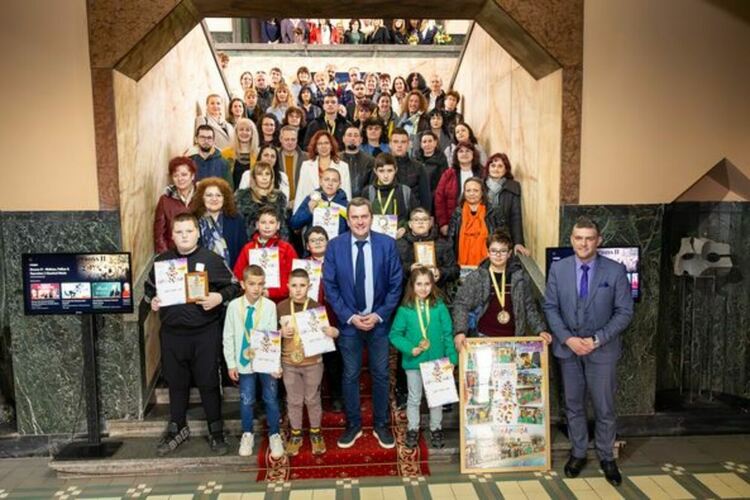 Връчиха наградите на ученическите групи, отличени в Младежкото маскарадно дефиле „Сурвакариада“ 2024