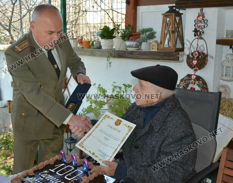 Ветеранът от войната Аврам Ниего празнува 100-годишен юбилей