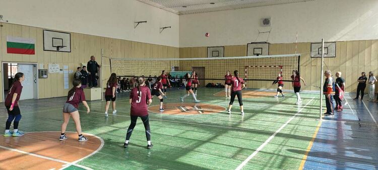 Волейболният отбор на ПГДС стана шампион при юношите в ученическите игри 