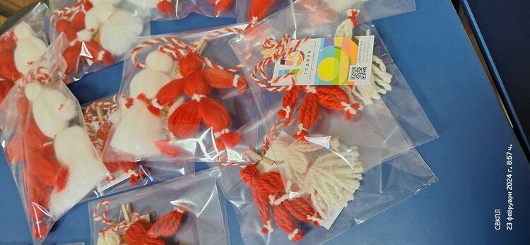 200 мартеници изработиха потребители на социални услуги на ЦОП и ЦСРИ