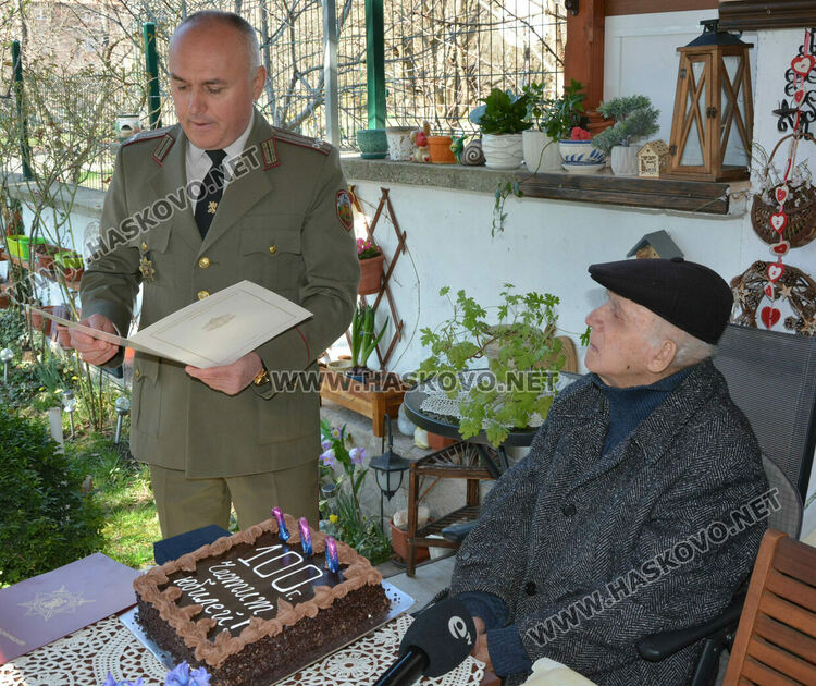 Ветеранът от войната Аврам Ниего празнува 100-годишен юбилей