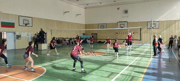 Волейболният отбор на ПГДС стана шампион при юношите в ученическите игри 