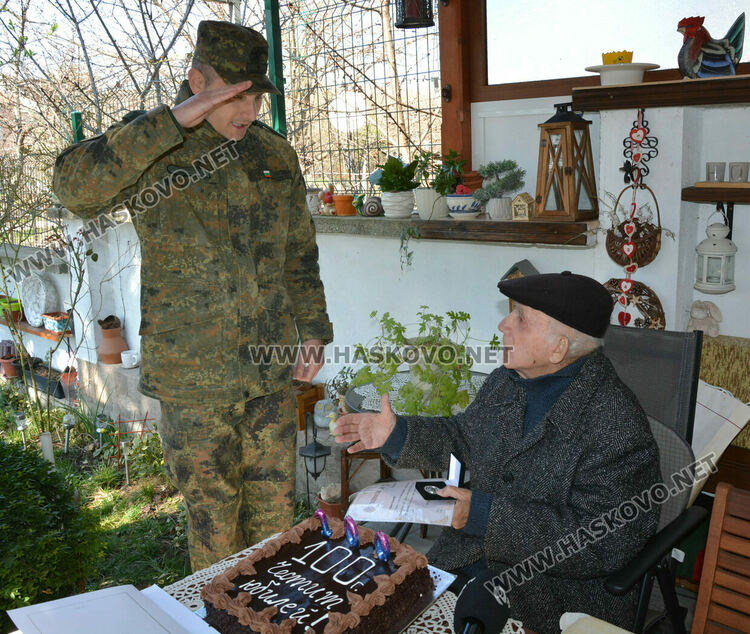 Ветеранът от войната Аврам Ниего празнува 100-годишен юбилей