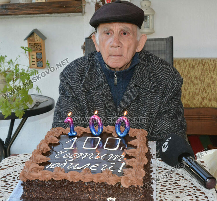 Ветеранът от войната Аврам Ниего празнува 100-годишен юбилей